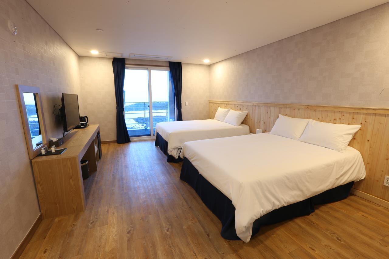 Hotel52 Seogwipo Bagian luar foto