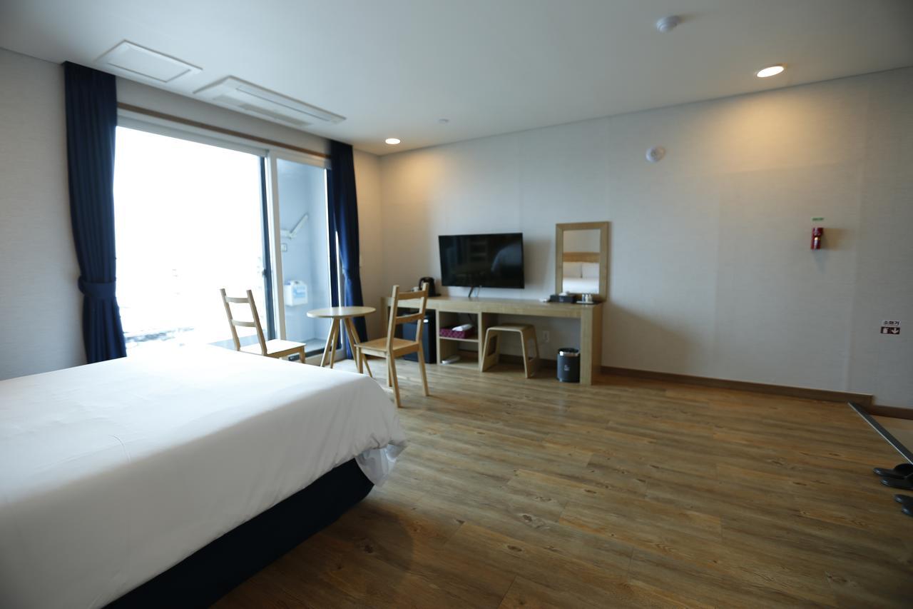 Hotel52 Seogwipo Bagian luar foto
