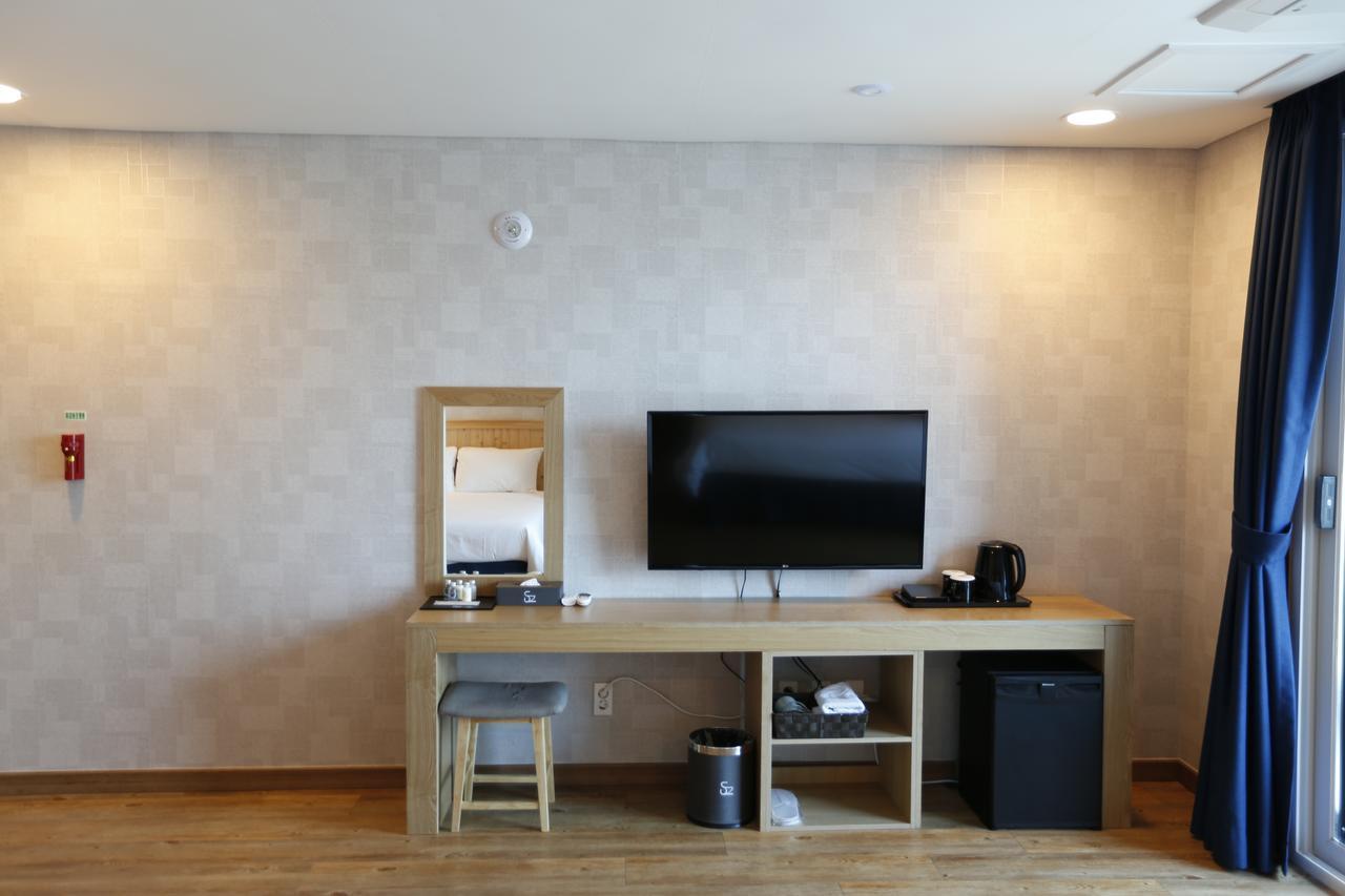 Hotel52 Seogwipo Bagian luar foto